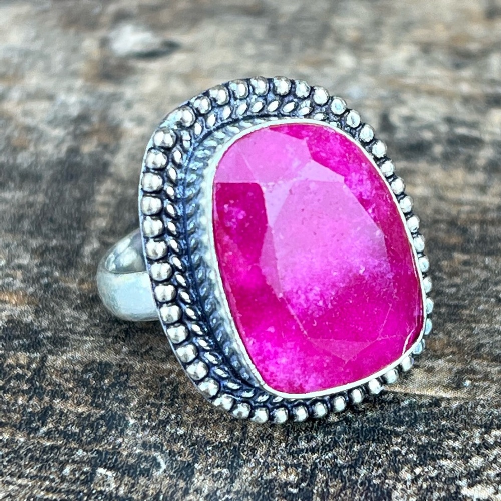 New Enhanced Ruby Faceted Stone Silver Overlay Ring Size 7.75 - Picture 6 of 10